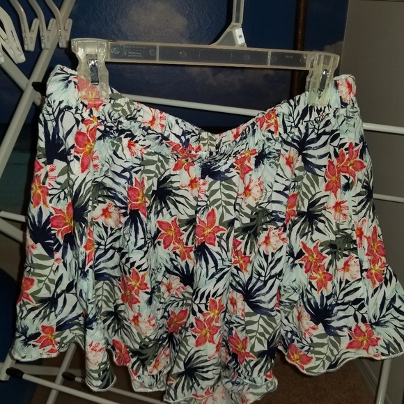 Lane Bryant Pants - 🎉 3 for $15🎉 Pull on shorts size 14/16